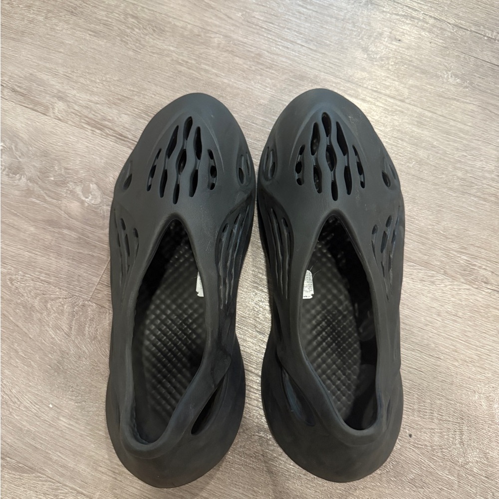 adidas yeezy foam rnr us13 with original box